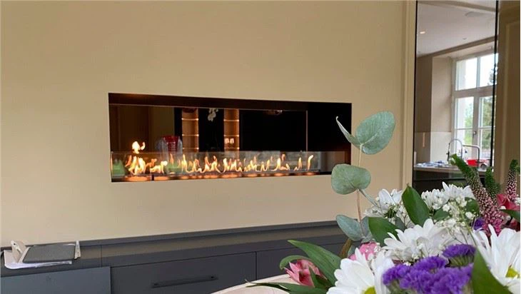 TV moderna sobre ideas de diseño de chimenea